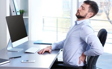 Comharthaí osteochondrosis an dromlaigh lumbar