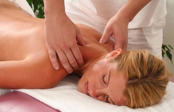 Massage an dromlaigh cheirbheacs le osteochondrosis